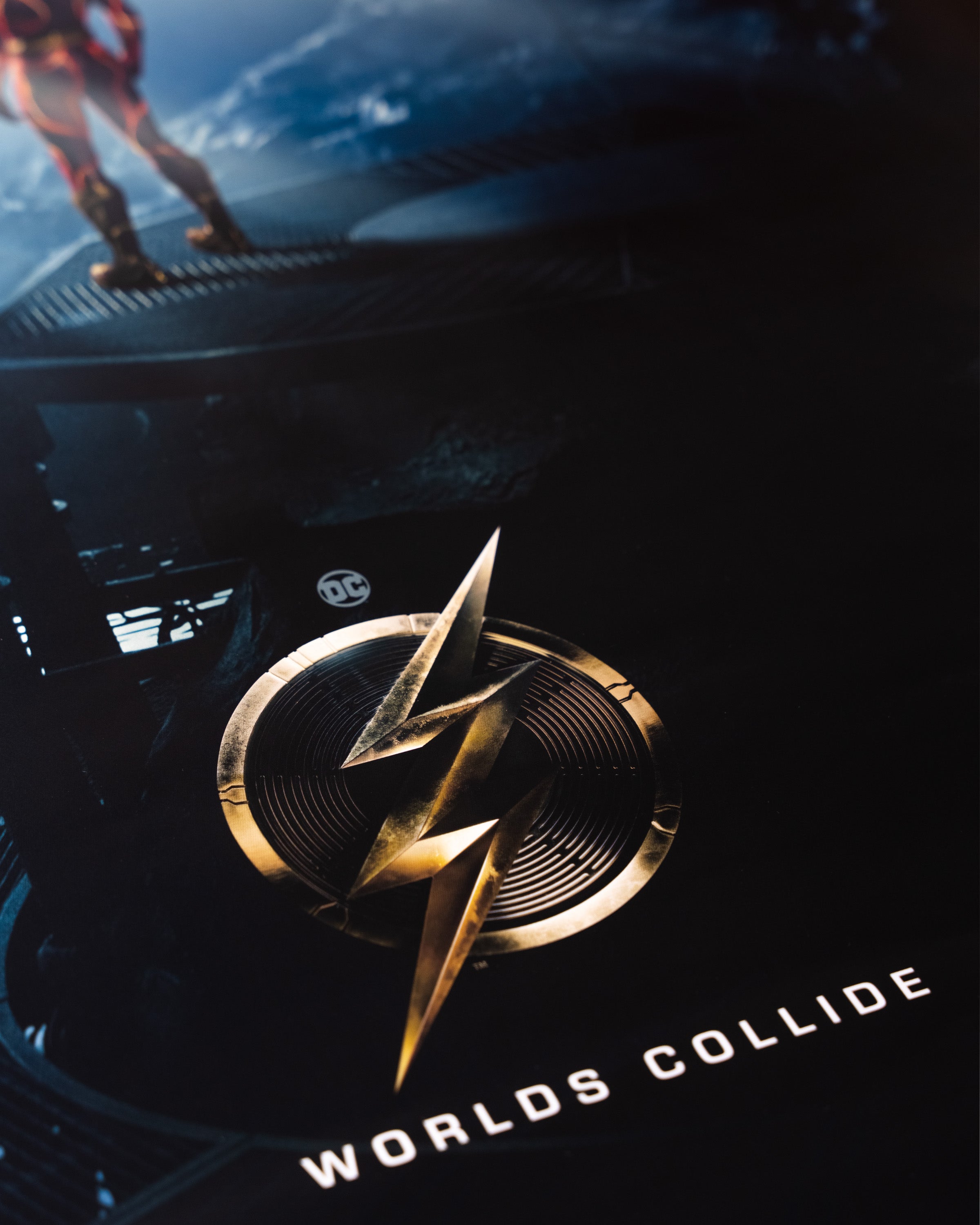 Flash (2023) – "Worlds Collide" | Plakat Filmowy 90x60 cm