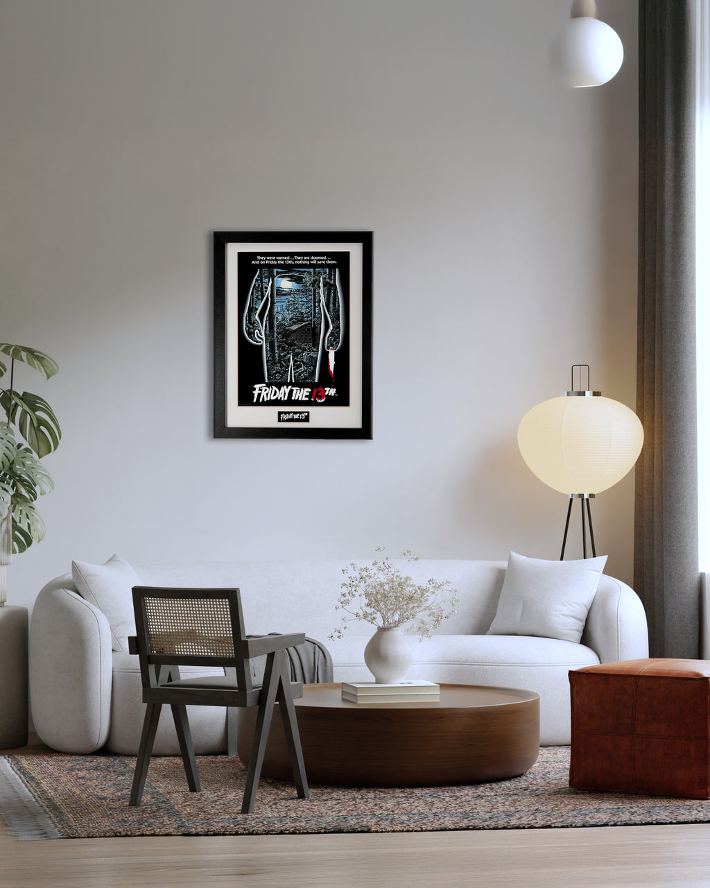 plakat Friday the 13th w nowoczesnym salonie aranżacja wnętrza