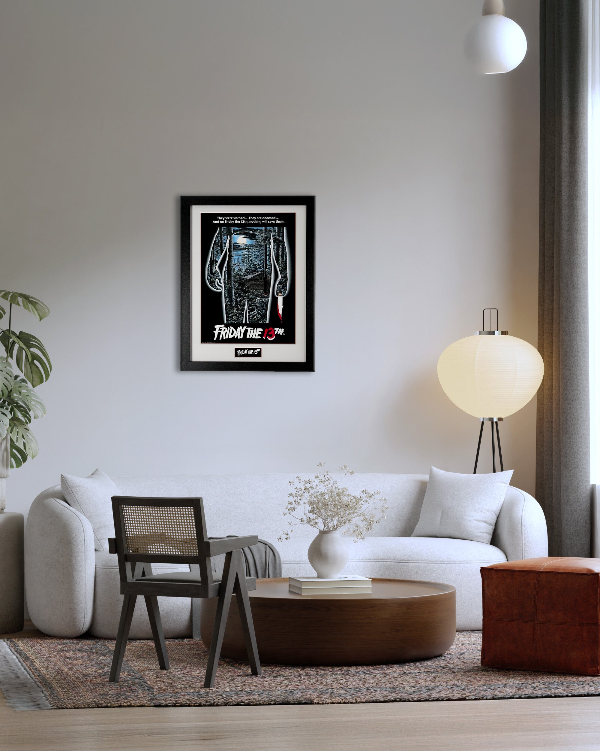 plakat Friday the 13th w nowoczesnym salonie aranżacja wnętrza