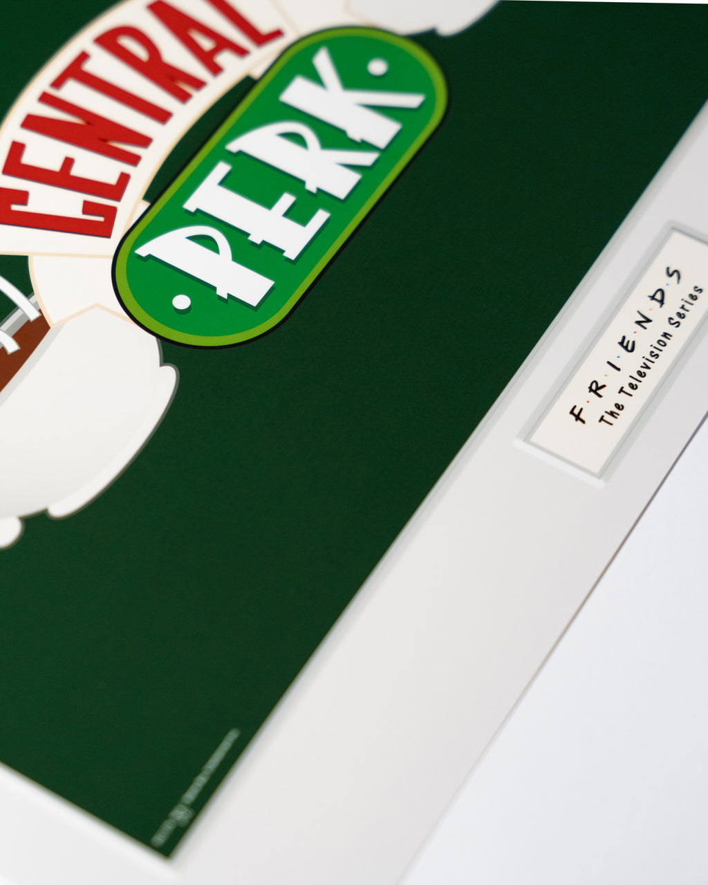 Plakat Central Perk z serialu Friends – detal logo i tabliczki Friends The Television Series