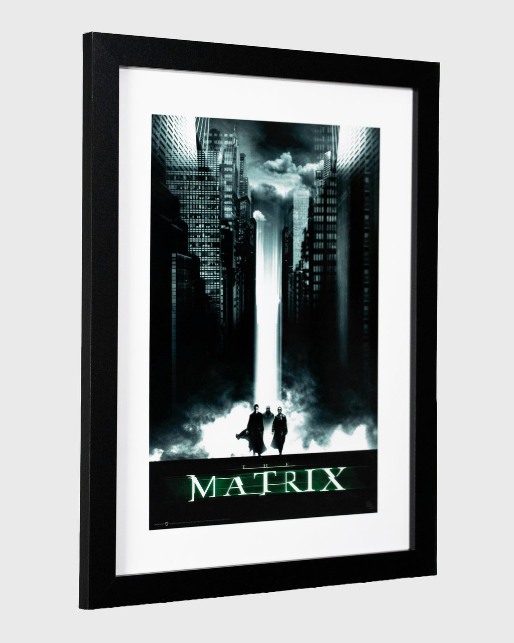 Plakat Matrix w czarnej ramie z passe-partout – widok pod kątem