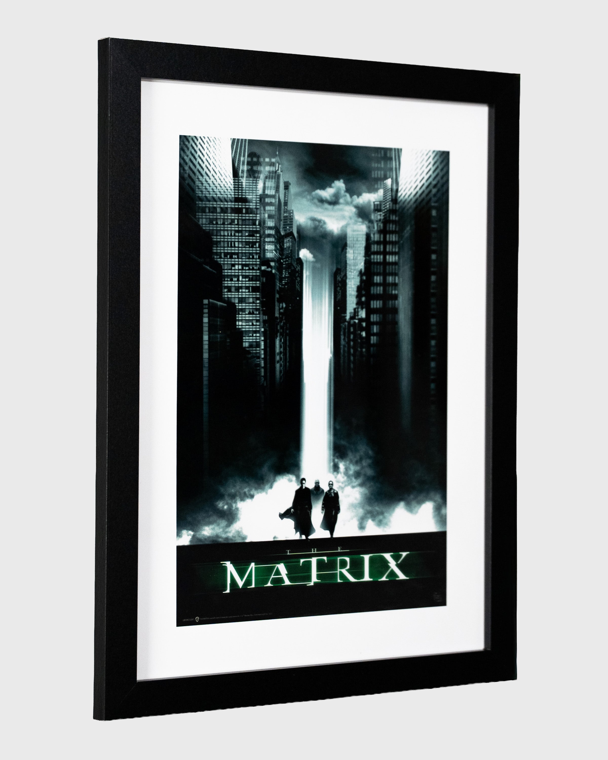 Plakat Matrix w czarnej ramie z passe-partout – widok pod kątem