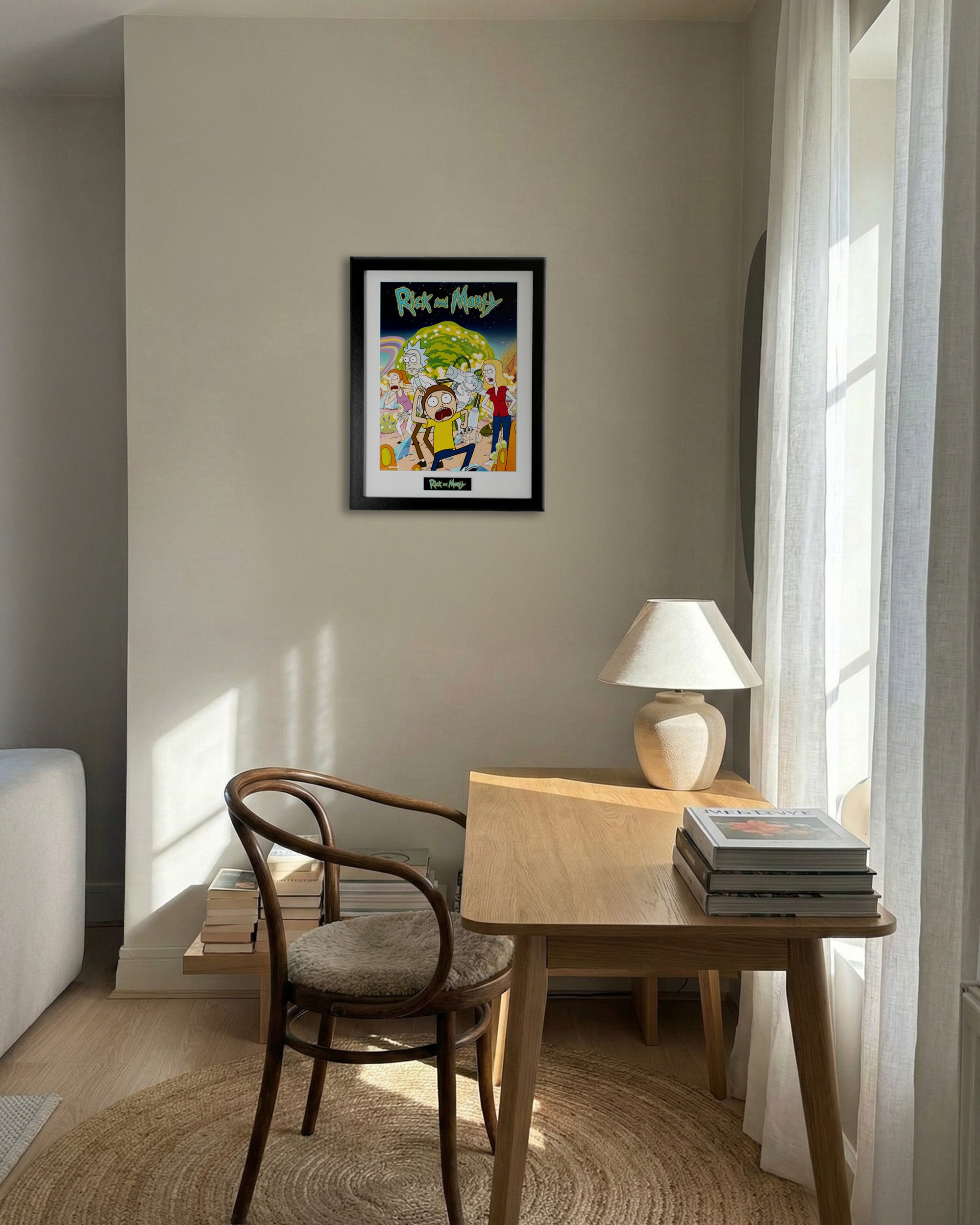 plakat Rick and Morty w domowym biurze jasne wnętrze aranżacja przy biurku